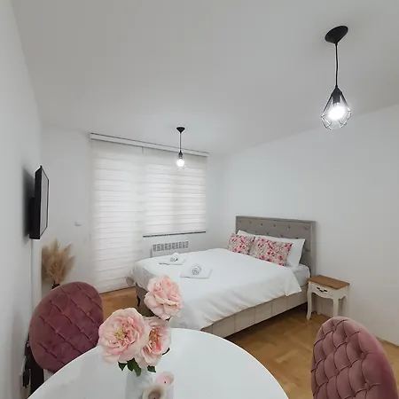 Boem Apartment Pale